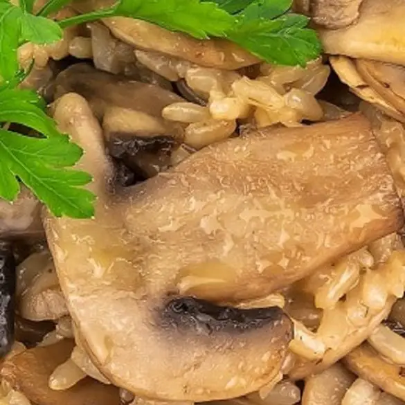 Rice with mushrooms cooked in an electric pressure cooker. Very easy and delicious vegetarian recipe. #pressurecooker #instantpot #dinner #vegetarian #vegan #rice #mushrooms