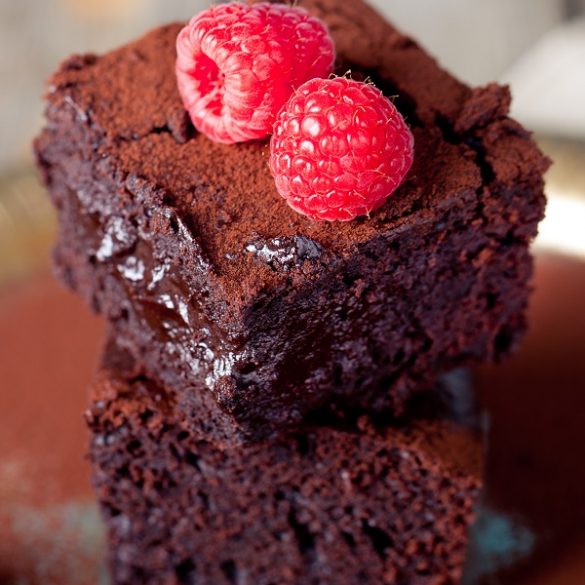 Slow cooker raspberry fudgy brownies recipe. Very simple and tasty dessert coked in a slow cooker (crock pot). #slowcooker #crockpot #fudge #dessert #easy #homemade