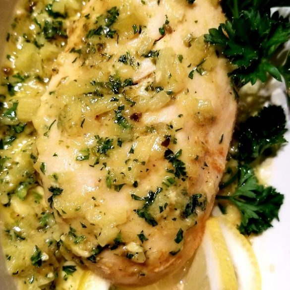 Instant pot keto lemon-garlic chicken recipe. Healthy and easy chicken breasts with garlic and lemon cooked in an electric instant pot. #pressurecooker #instantpot #chicken #keto #healthy #dinner #homemade #easy #yummy