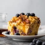 slow-cooker-french-toast-casserole-recipe Slow cooker French toast casserole recipe. Very easy and tasty dessert cooked in a slow cooker. #slowcooker #crockpot #dessert #breakfast #easy #yummy