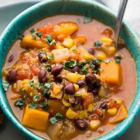 Crock pot black bean and sweet potato stew recipe. Very easy, healthy and yummy vegetarian stew cooked in a slow cooker. #slowcooker #crockpot #dinner #stew #vegetarian #vegan #homemade #yummy