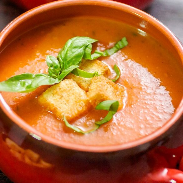 Instant pot keto tomato basil soup recipe. Very easy vegetarian and keto friendly soup cooked in an instant pot and served with keto croutons. #instantpot #pressurecooker #keto #vegetarian #vegan #lowcarb #healthy #soup