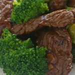 slow-cooker-keto-beef-and-broccoli-recipe Slow cooker keto beef and broccoli recipe. Beef flank steak with broccoli florets cooked in a slow cooker. Very easy and tasty low-carb (3 g) keto diet recipe. #slowcooker #crockpot #dinner #beef #broccoli #keto #diet #lowcarb #homemade
