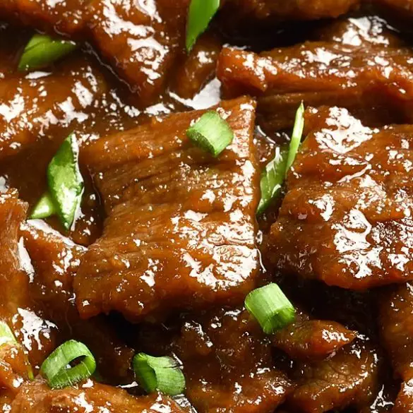 Slow Cooker keto Mongolian beef recipe. Beef sirloin steak with spices cooked in a slow cooker. #slowcooker #crockpot #beef #mongolian #keto #dinner #homemade