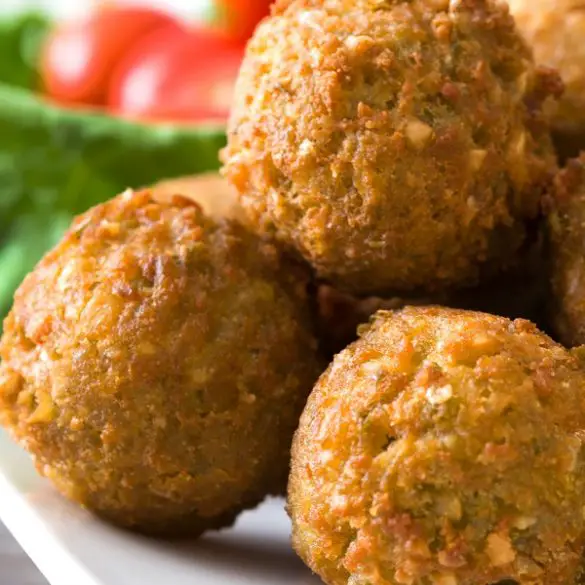 Air fryer falafels recipe. Learn how to cook Mediterranean falafels in an air fryer. Healthy and delicious. #airfryer #recipes #appetizers #vegetarian #healthy