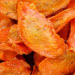 Air fryer vegetarian carrot chips recipe. Learn how to cook healthy and delicious carrot chips in an air fryer. #airfryer #appetizers #healthy #vegetarian #vegan #easy #crispy