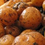 Instant pot baked baby potatoes recipe. Baby potatoes cooked in an electric instant pot. Easy and healthy. #pressurecooker #instantpot #potatos #dinner #vegetarian #vegan #healthy