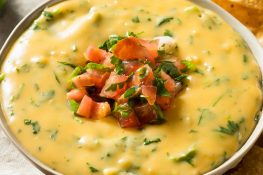 Instant pot Mexican queso dip recipe. Learn how to cook delicious Mexican queso street dip in an instant pot. #instantpot #pressurecooker #mexican #appetizer #dinner #dip #lunch #snacks #party