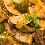 Slow cooker potato and eggplant curry. Healthy and yummy vegetarian recipe cooked in a slow cooker. #slowcooker #crockpot #healthy #vegetarian #indian #dinner #lunch #recipes