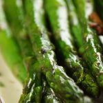 Air fryer easy lemony asparagus recipe. Learn how to cook yummy asparagus in an air fryer. Healthy and easy! #airfryer #vegetarian #vegan #easy #healthy #vegetarian