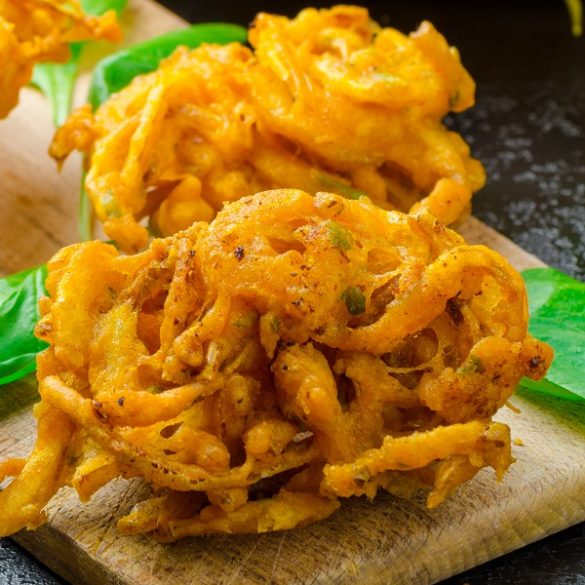 Air fryer onion bhajis recipe. Learn how to cook yummy Indian onion appetizer in an air fryer. #airfryer #indian #appetizers #onion #party #crispy