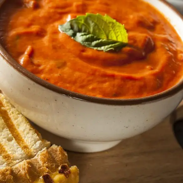 slow-cooker-roasted-tomato-basil-soup-recipe Slow cooker roasted tomato basil soup recipe. Cook healthy vegetarian tomato soup in a slow cooker. #slowcooker #crockpot #soup #dinner #vegetarian #vegan
