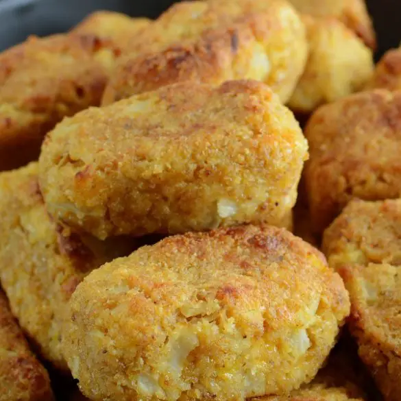 Air fryer breaded cauliflower tater tots. Learn how to cook yummy breaded cauliflower florets in an air fryer. #airfryer #dinner #healthy #breaded #vegetarian #tatertots