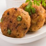 Air fryer aloo tikki recipe. Aloo tikki is one of the most popular Indian street foods. #airfryer #appetizers #snacks #vegetarian, #vegan, #healthy #indian