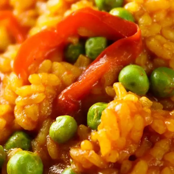 instant-pot-vegan-paella-recipe Instant pot vegan paella recipe. This vegan paella is a one-pot dish made with saffron rice, vegetables, and spices. #pressurecooker #instantpot #vegan #vegetarian #healthy #dinner