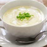 Slow cooker vichyssoise soup recipe. This classic vichyssoise recipe has been made even easier by using a slow cooker. #slowcooker #crockpot #soups #dinner #homemade #vichyssoise