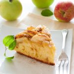 Instant pot apple cake recipe. This apple cake recipe is really easy to make, and best of all, you don’t have to spend time stirring it! #pressurecooker #instantpot #apple #cake #homemade #easy #delicious