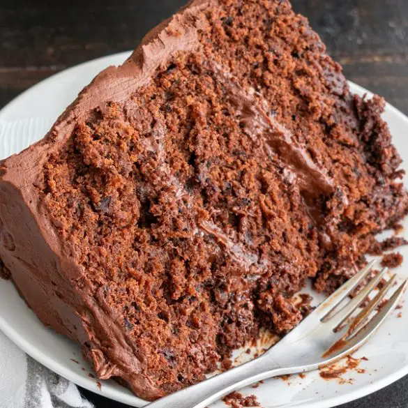 Air fryer chocolate cake recipe. This air fryer chocolate cake recipe is totally divine. #airfryer #chocolate #cake #desserts #homemade #recipes