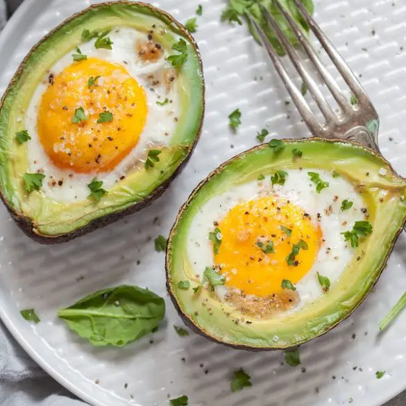 Air fryer egg-stuffed avocado recipe. This is the best low-carb diet breakfast recipe, and it's so easy to make. #airfryer #avocado #appetizers #homemade #recipes #dinner #healthy #easy #lowcarb