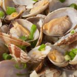 Instant pot steamed clams recipe. Clams are a popular seafood dish and this Instant Pot recipe will make steamed clams in just minutes. #pressurecooker #instantpot #seafood #shellfish #clams #healthy #dinner