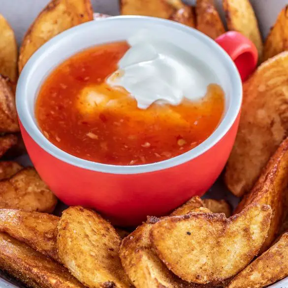 air-fryer-potato-wedges-with-sweet-chili-sauce Air fryer potato wedges with sweet chili sauce. Perfectly air-fried potato wedges are ready to serve in just over 30 minutes. They are so easy and tasty. You won't regret trying them out! #airfryer #appetizers #party #dinner #vegetarian #vegan #glutenfree