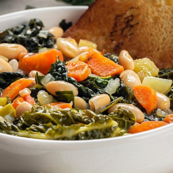 Instant pot Italian ribollita soup recipe. A hearty vegan soup made with beans and vegetables, perfect for the fall season. #recipes #food #soups #pressurecooker #instantpot #healthy #vegetarian #vegan #homemade #dinner