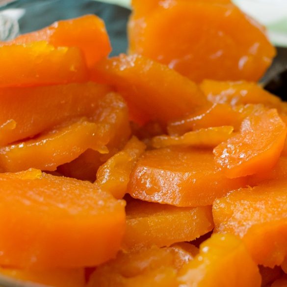 Slow cooker candied yams recipe. The best candied yams recipe is made with just a few ingredients. Crispy and soft, these candied yams are the perfect easy Thanksgiving side dish. #slowcooker #crockpot #desserts #homemade #recipes #vegetarian #healthy
