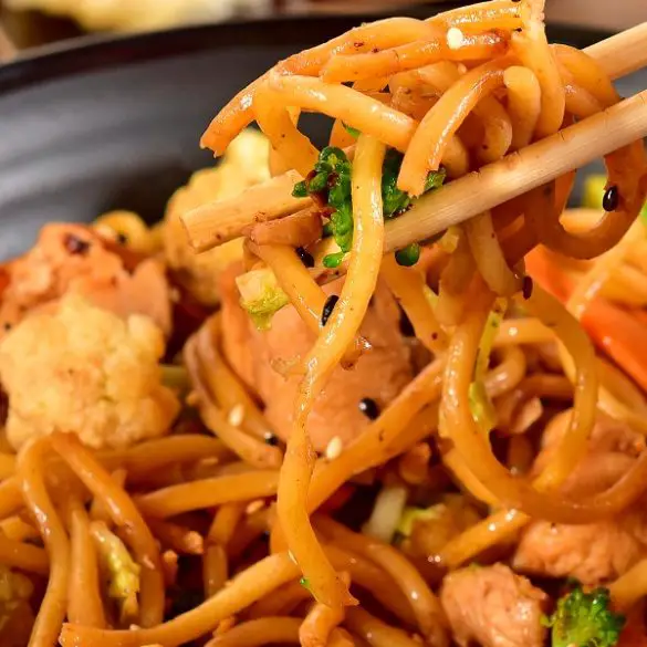 slow-cooker-yakisoba-noodles-recipe Slow cooker yakisoba noodles recipe. Whether you're looking for delicious, flavorful noodles or a new way to use your slow cooker, this recipe is for you. This yakisoba noodles recipe features sautéed vegetables and noodles in a sweet soy sauce base with ginger and honey. #slowcooker #crockpot #recipes #noodles #asian #dinner #hoemade #healthy