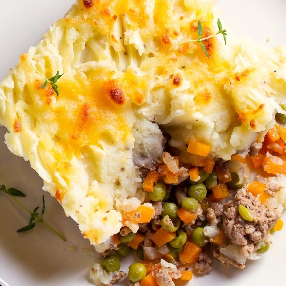Instant pot savory Shepherd's pie recipe. Shepherd's pie is a traditional dish that gets its name from the fact that it was traditionally made with leftover roast lamb or mutton, which would have been cooked slowly in a covered pan with vegetables and other ingredients. #pressurecooker #instantpot #dinner #hoemmade #delicious #yummy #shepherd'spie #recipes