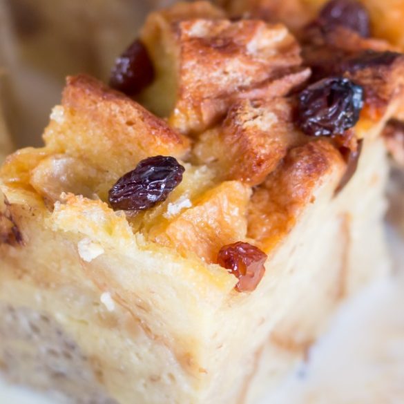 slow-cooker-bread-and-butter-pudding Slow cooker bread and butter pudding. This traditional British dessert is sweet and rich, and it's ready when you are. Thanks to the slow cooker, you can serve this comforting bread pudding for a holiday or any evening dinner. #slowcooker #crockpot,desserts,breakfast,homemade,recipes