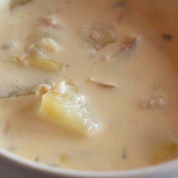 slow-cooker-cullen-skink Slow Cooker Cullen Skink is a famous Scottish dish made from smoked haddock, potatoes, onion, and milk. #slowcooker #crockpot #dinner #healthy #easy #homemade #soups #stews