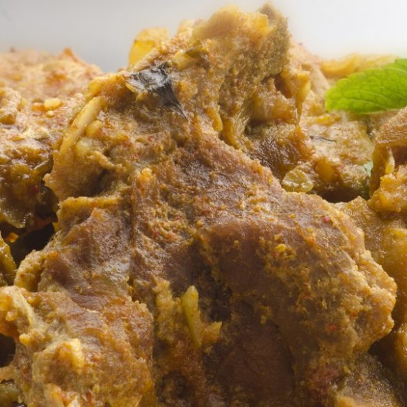 Slow cooker lamb curry. This meat-free lamb curry is the perfect dish for a cold winter evening — slow cooking makes it so flavourful and tender, even the toughest cuts of meat will melt in your mouth! #slowcooker #crockpot #lamb #dinner #easy #healthy #recipes #food