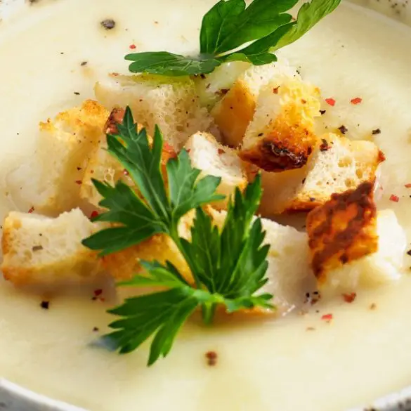 instant-pot-potato-soup Instant pot potato soup. Make a delicious and nutritious potato soup with your Instant Pot in no time! #instantpot #pressurecooker #vegetarian #recipes #soups #dinner #homemade