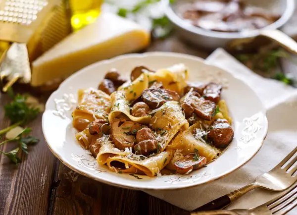 Instant pot pappardelle pasta with mushrooms. Make easy, yet delicious Instant Pot Pappardelle Pasta with Mushrooms with this simple recipe! #instantpot #pressurecooker #pasta #dinner #homemade #healthy #easy #italian