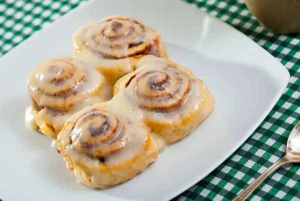📣 Try our mouthwatering Slow Cooker Cinnamon Rolls! 😋🍥 Indulge in the warm, gooey goodness of freshly baked cinnamon buns from your slow cooker. No need to wake up early for breakfast - simply set it and forget it! 🕒✨ #CinnamonRolls #SlowCookerDelights